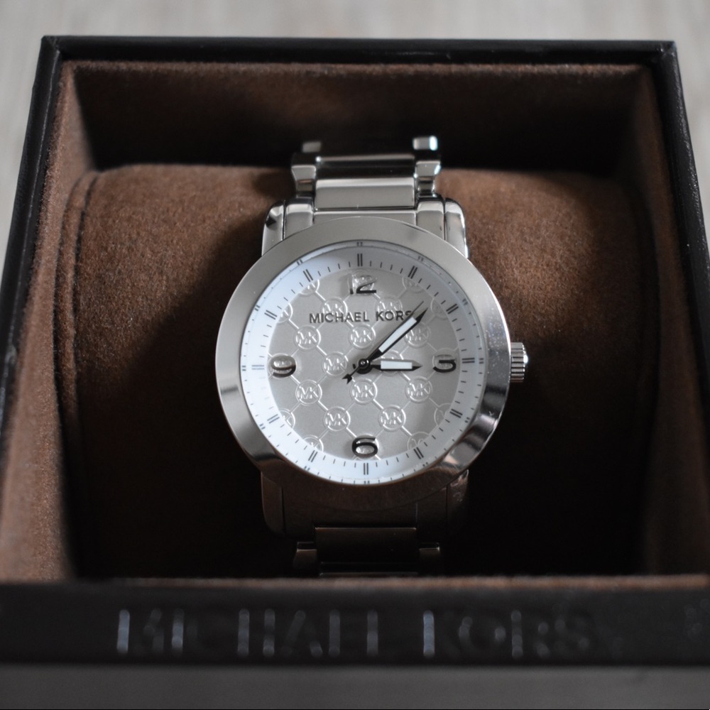 Michael Kors Silver Watch - Picture 3 of 8